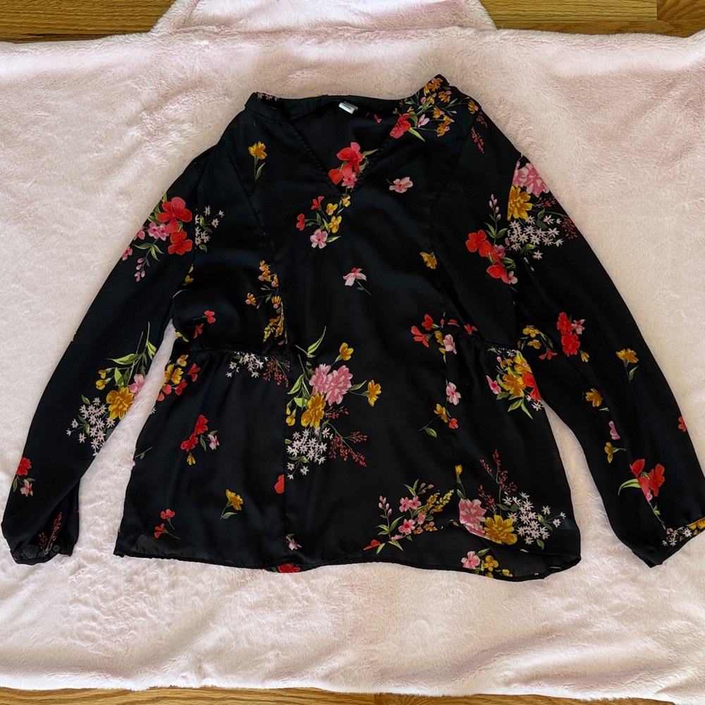 Old Navy Black Floral Blouse ** Bundle 5+ items and name your offer!!! 💖💞